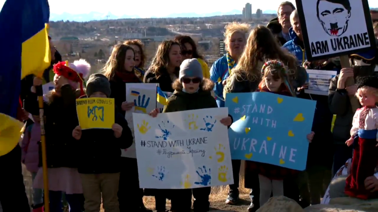 Calgarians rally in support of Ukraine as Russian troops sit at border