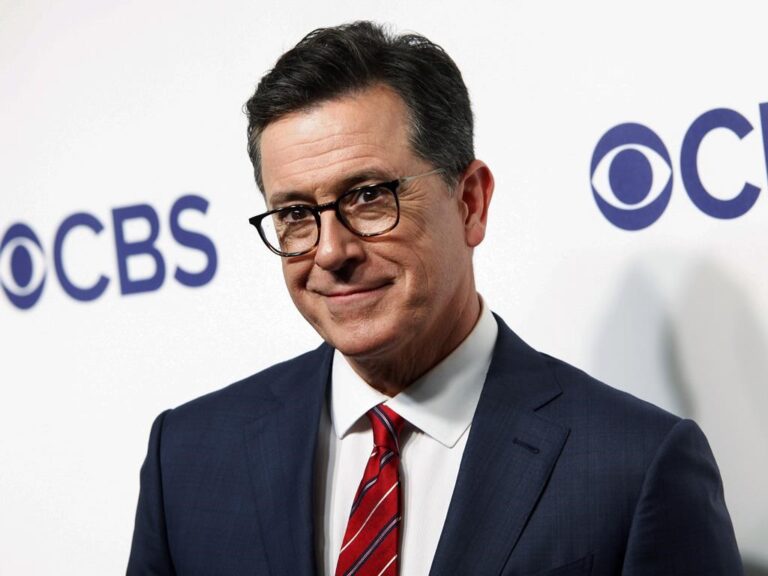 Stephen Colbert, Michael Bublé perform ‘Barrett’s Privateers’ on ‘The Late Show’