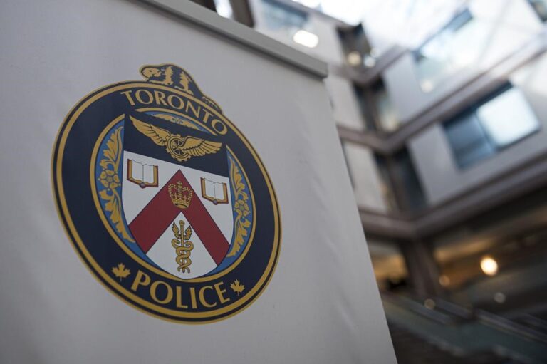 Many Ontario police services keeping COVID-19 vaccine mandates for now