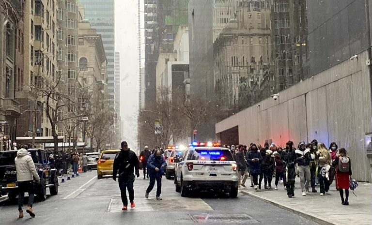 Patron stabs 2 employees of New York’s Museum of Modern Art