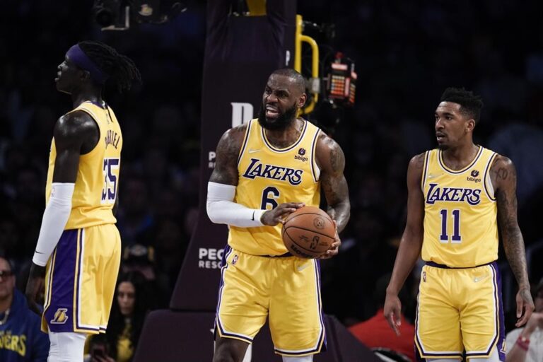Barnes, Raptors all over Lakers early in win