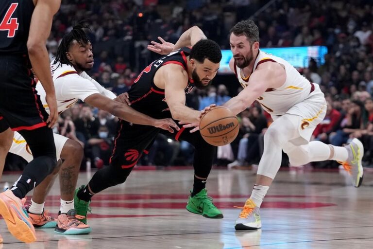 Siakam has 35 points, Raptors beat Cavs 117-104