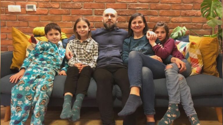 B.C. woman helping Ukrainian family flee to Canada says system too complicated