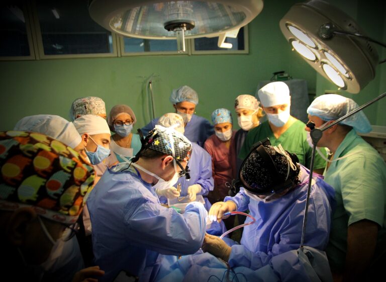 Ukrainian-Canadians eager to volunteer on medical front lines amid Russian invasion