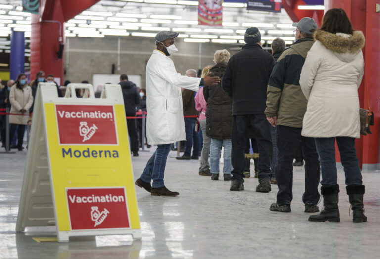 Quebec should plan mass campaign to give out COVID-19 booster shots: vaccine committee