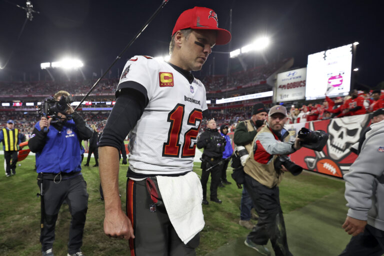 Tom Brady says he’s returning to football 40 days after retirement