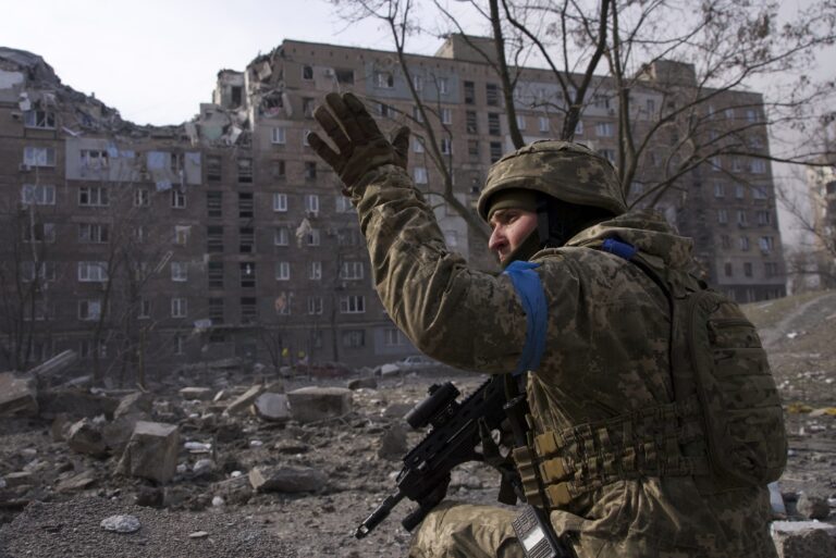 Relief workers in Mariupol seized by Russia forces, say Ukrainian leaders