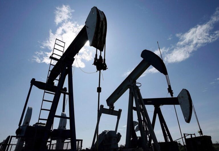 Canada’s plan to boost oil exports won’t affect climate goals: government source