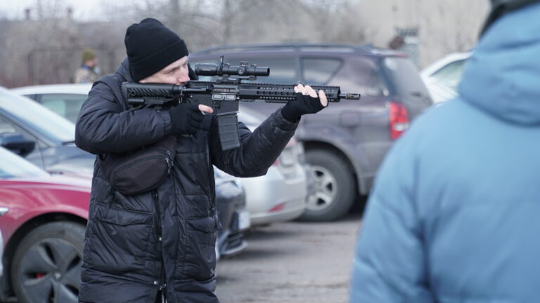 Ukrainian civilians prepare to fight as Russian troops close in on Odesa