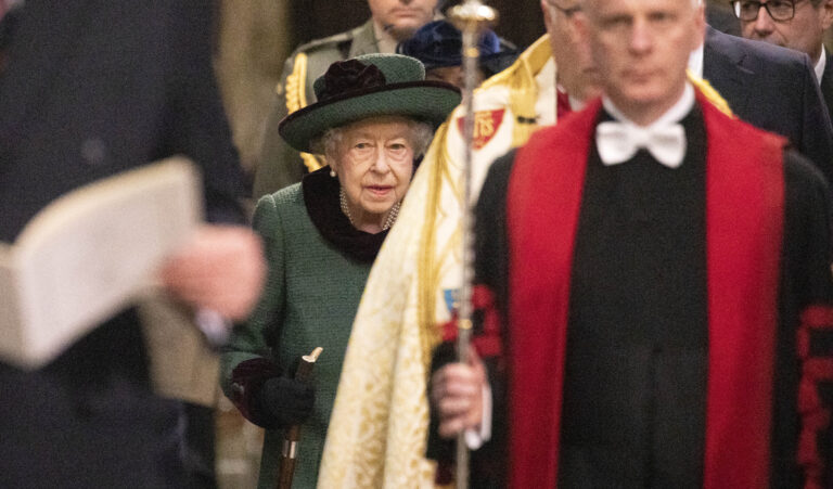 Queen Elizabeth returns to public eye after 5 months for Prince Philip memorial