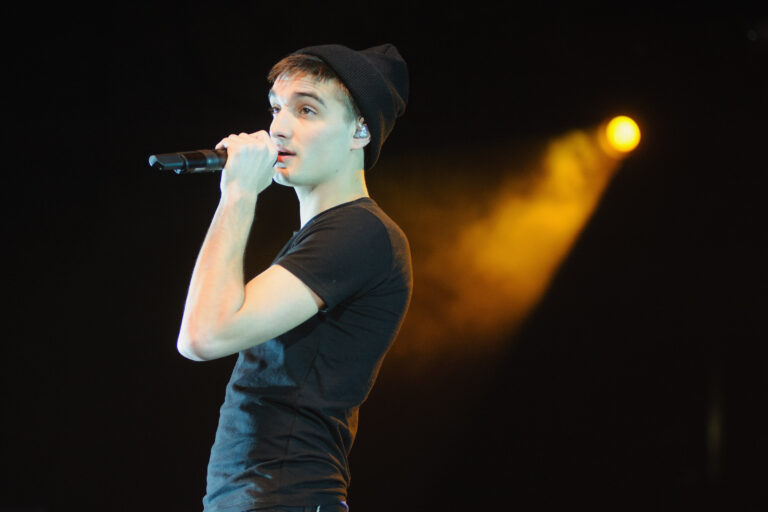 Tom Parker of boy band The Wanted dies of brain cancer at 33