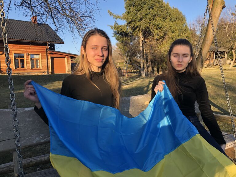 Veterans who rescued Afghan interpreters bring Canadian Forces interpreters out of Ukraine