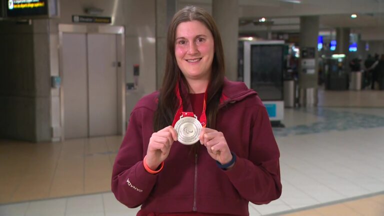 Canadian Paralympic athletes want financial rewards for medals — like Olympians get