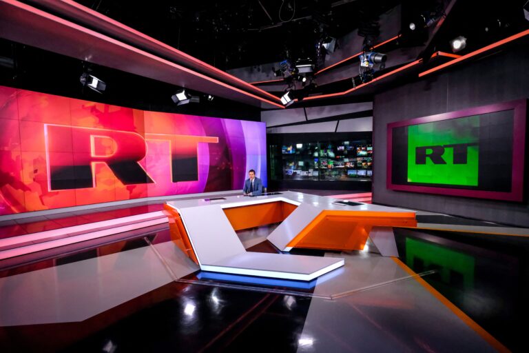 Ottawa should ban RT, other Russian state TV from Canadian airwaves, Rogers suggests