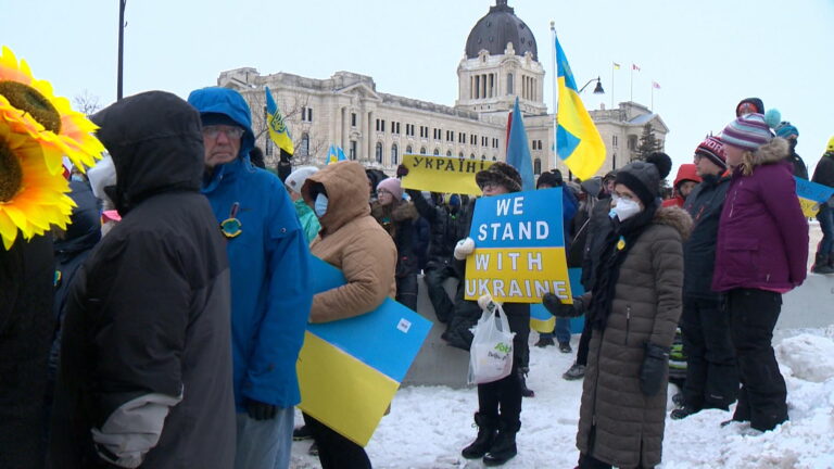 Regina, Saskatoon rallies demonstrate solidarity with Ukrainian people