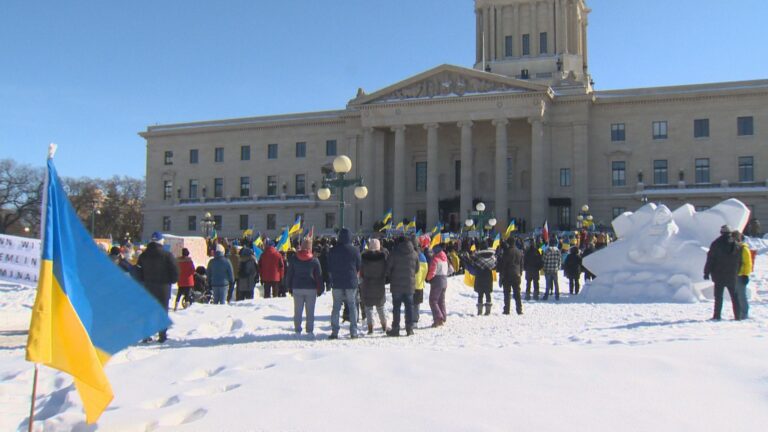 Hundreds gather for Ukraine rally in Winnipeg, offering support for adults and kids