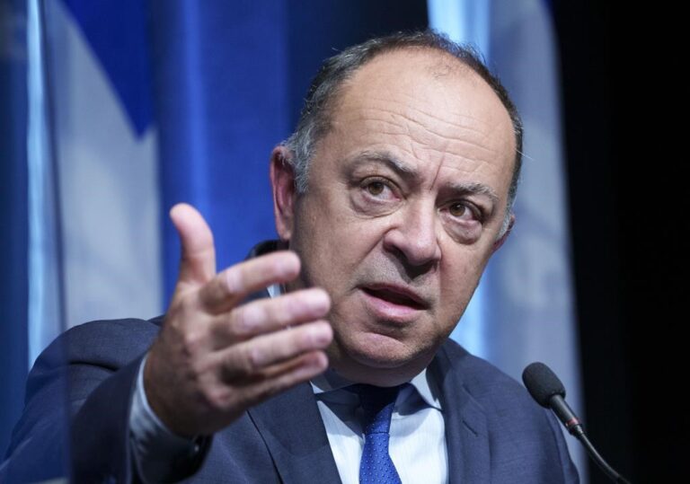 Quebec health network under pressure but ‘holding’ amid 6th COVID-19 wave: Dubé