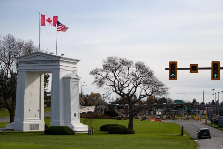 Travellers entering Canada still required to wear masks for 14 days after arrival