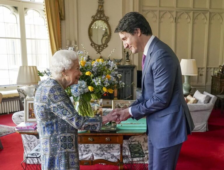 Canadians more open to cutting ties with monarchy, but still support Queen: poll