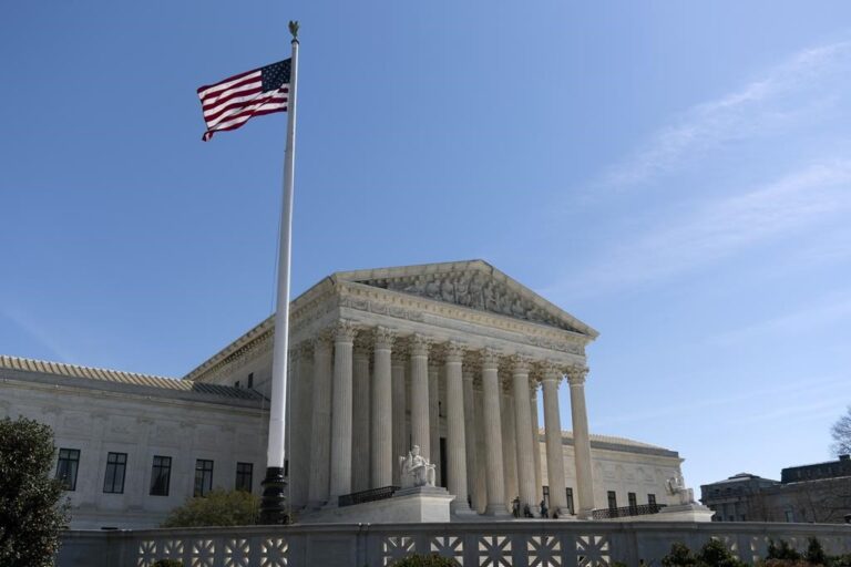 Man dies after setting himself on fire in front of U.S. Supreme Court