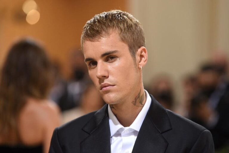 Justin Bieber leads Canadian stars at Grammys with eight nominations