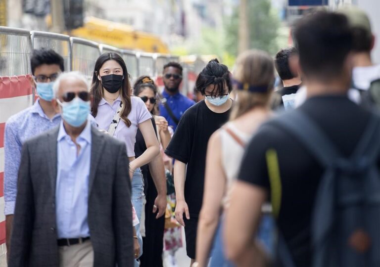 Experts say masks still a top tool as Quebec considers prolonging mandate