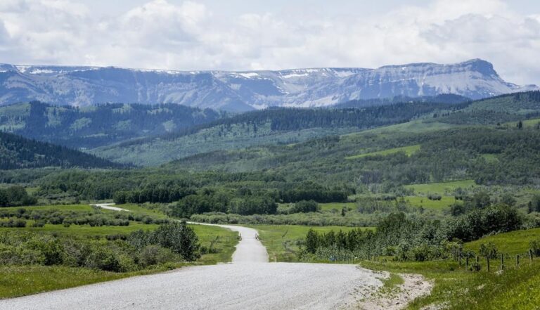 Mining company signs deal with Alberta to turn coal proposal into renewable energy project