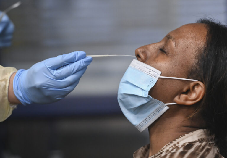 Canada lacks robust COVID-19 detection system amid 6th wave. Here’s why