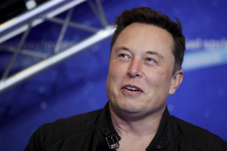 Elon Musk strikes US$44B deal to buy Twitter