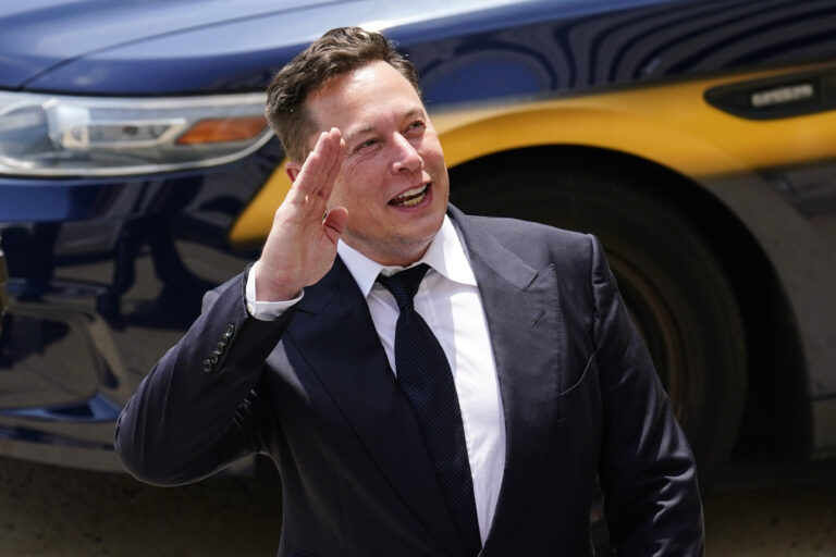 Elon Musk offers to buy Twitter for US$43 billion