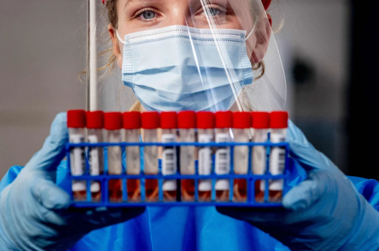 What immunocompromised Canadians need to know amid rising COVID-19 cases