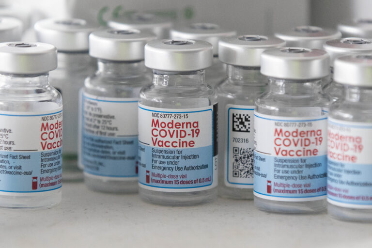 Moderna aims for fall release of COVID-19 Omicron vaccine
