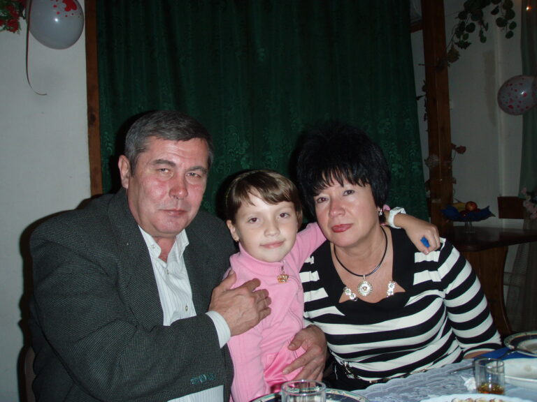B.C. Ukrainian woman fearful for grandparents trapped in Mariupol