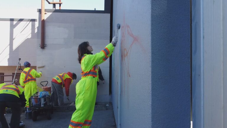 East Vancouver volunteers help take back neighbourhood ‘rocked with graffiti’