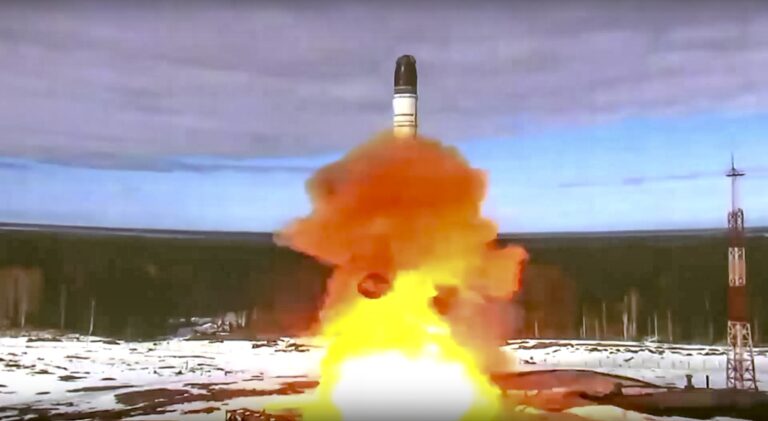 How will Russia’s chain of command work in the event of a nuclear weapon launch?