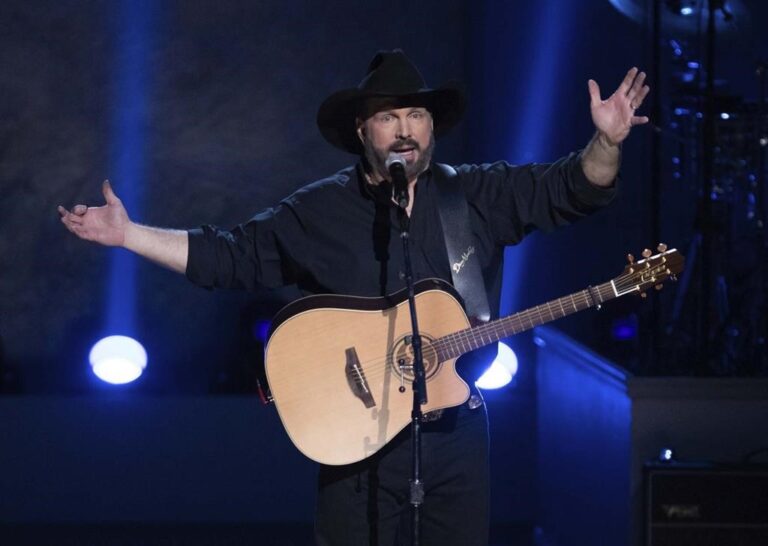 Callin’ Garth Brooks fans: Singer announces second Edmonton show