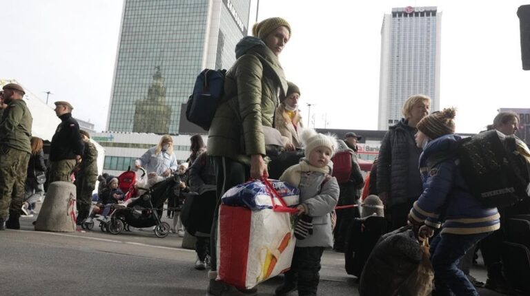 Canadian organizations offering trauma support for Ukrainian newcomers, families