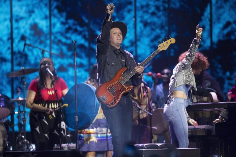 Arcade Fire announces 2022 world tour, with stops in Edmonton, Toronto and Vancouver
