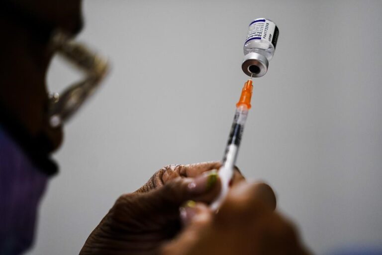Older adults face higher risks for long COVID, shots don’t prevent it: U.S. study 