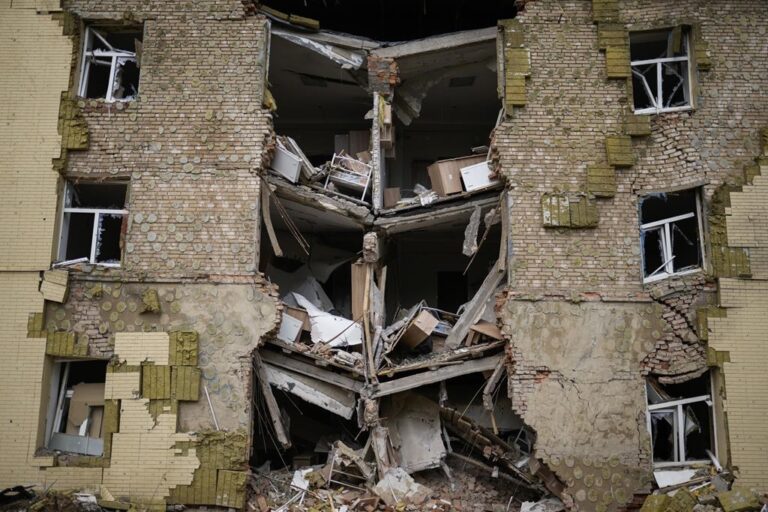 Russian troops storm Ukrainian city amid intense shelling