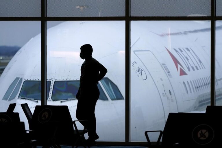 U.S. Justice Department asks court to reverse order lifting mask mandate on planes