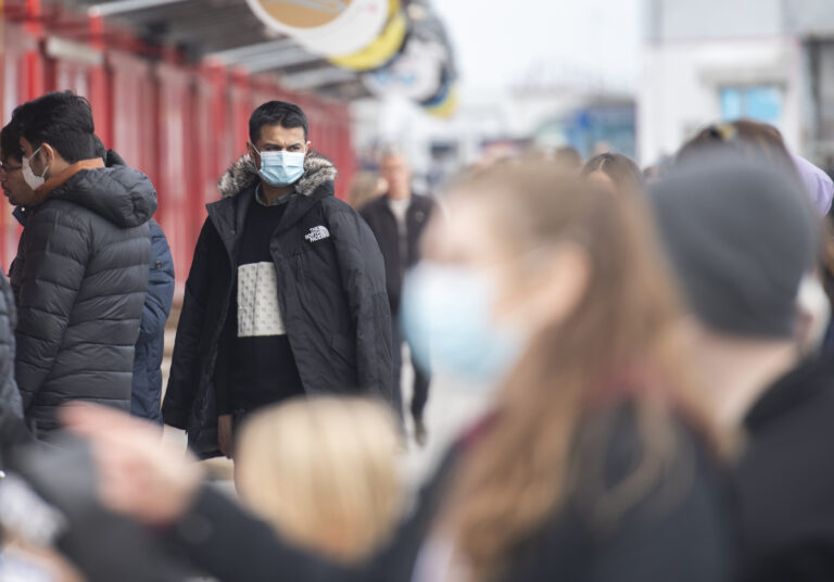 Quebec adds 14 new COVID-19 deaths as hospitalizations drop by 37
