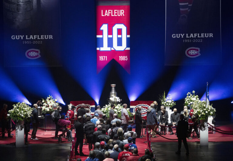 In photos: Hockey fans honour Montreal Canadiens great Guy Lafleur