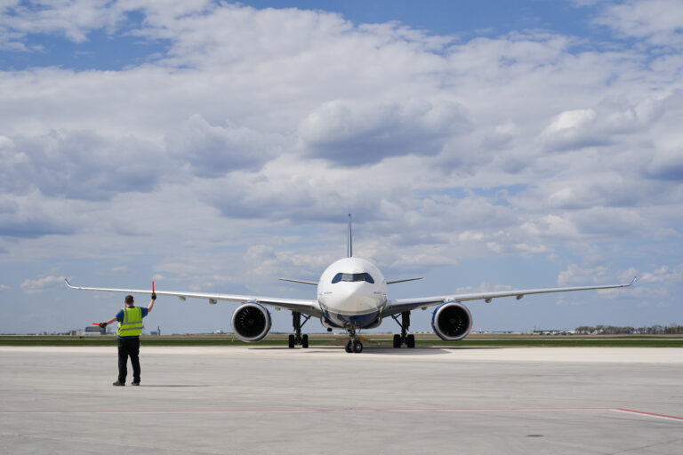 2nd Canada-bound charter flight carrying Ukrainians to arrive in Montreal
