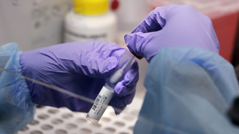 Ontario COVID numbers: 1,082 people in hospital, 160 in intensive care