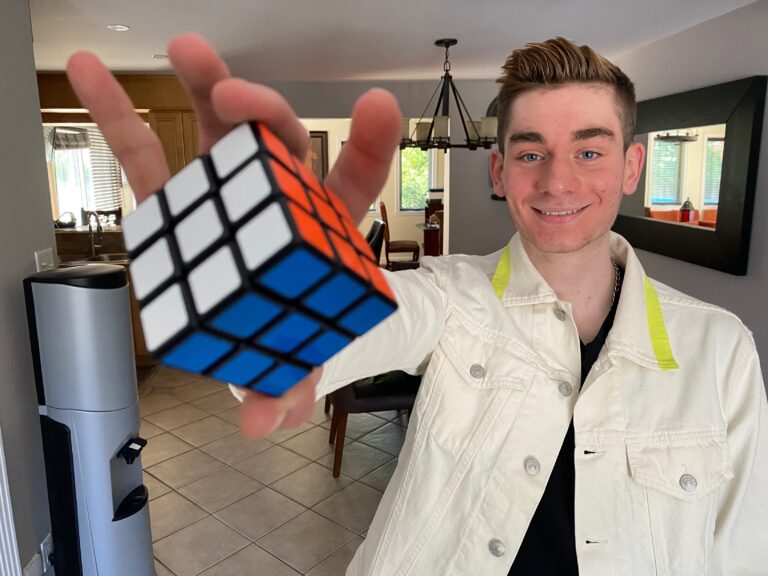 Meet a Montreal magician who has a ‘mind-boggling’ 1.7M TikTok fans