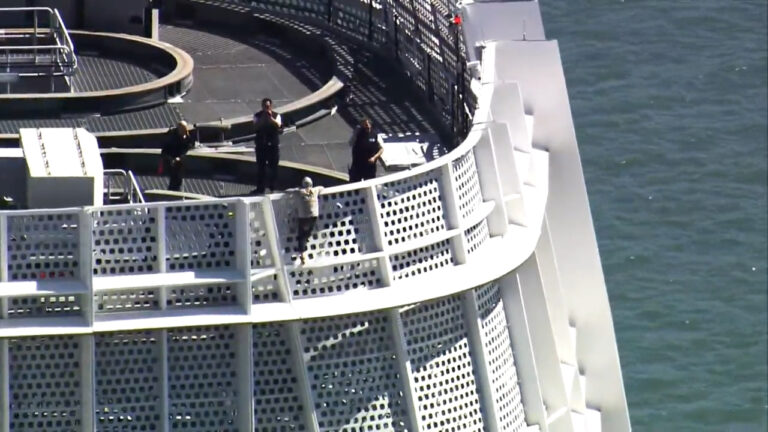 Person arrested after climbing Salesforce Tower in San Francisco