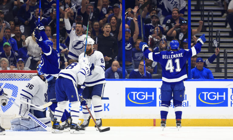 Tampa Bay Lightning beat Maple Leafs to tie first-round series playoff 2-2