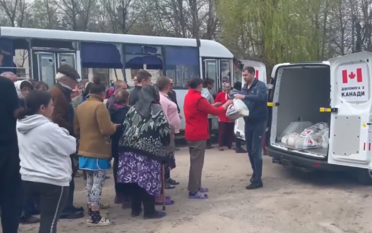 Chance airport encounter with Vancouver man sparks food-aid network to Ukraine