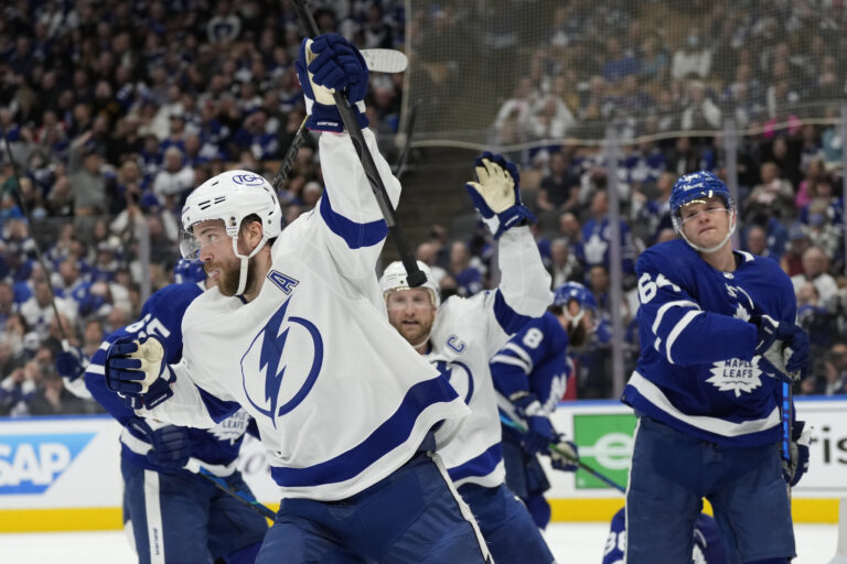 Leafs lose 5-3 against Tampa Bay Lightning to even first-round series